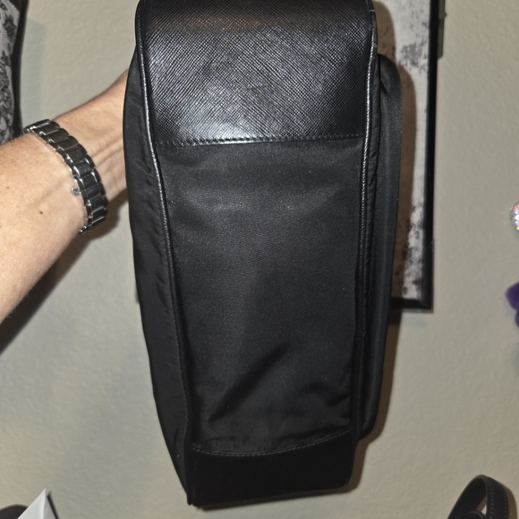 Prada Black Shoulder Bag with Structured Design - Picture 4 of 5